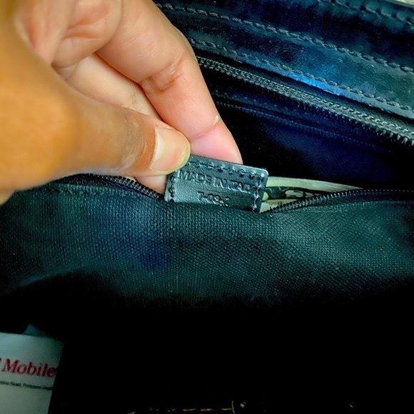 Authentic Burberry Shoulder bag It's Not 30$ Pls Don't Accept Offer - Picture 3 of 8